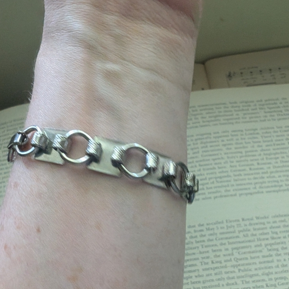 Silver Geometric Chain Bracelet - Picture 6 of 9